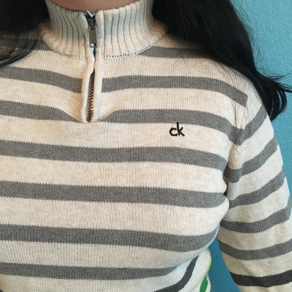 Authentic Calvin Klein sweater - Picture 2 of 4